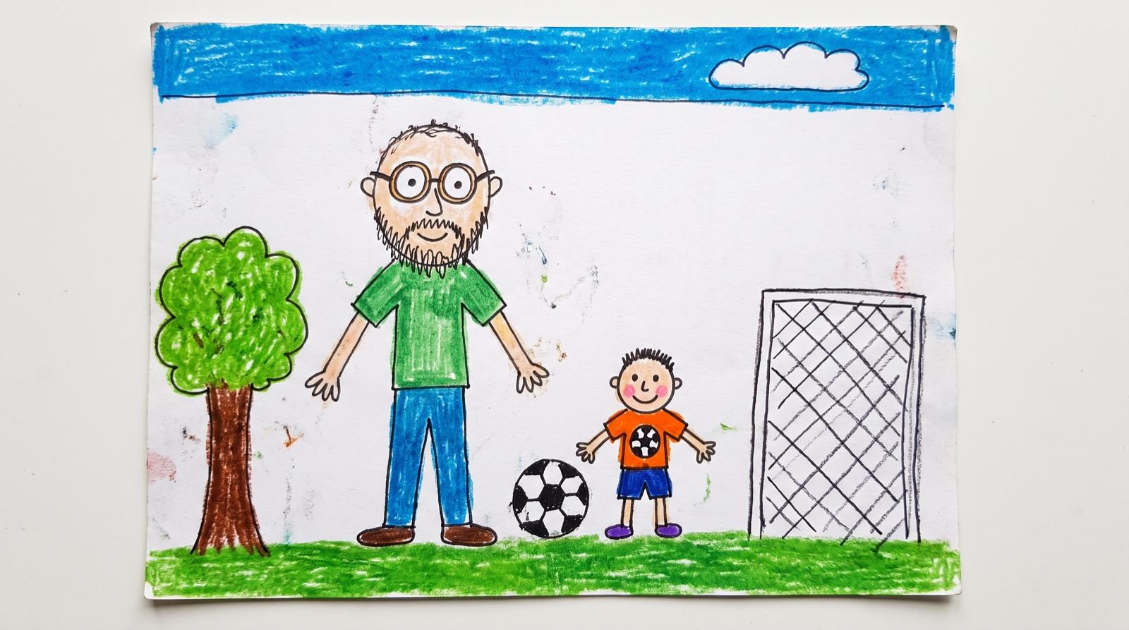 Kindertekening: Papa en ik voetballen in de tuin, met een boom en een doel